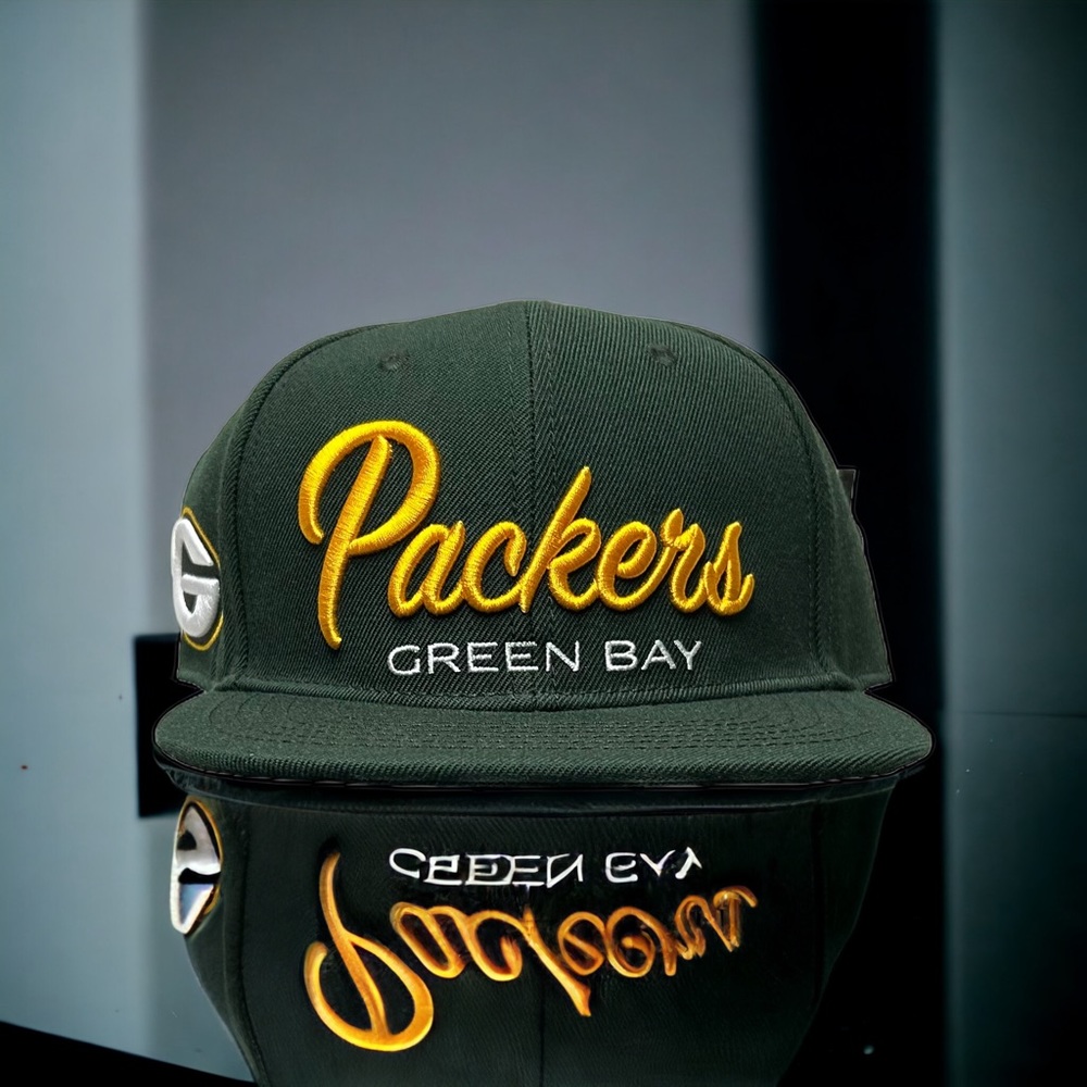 NEW NFL Green Bay Packers  Script Logo PRO STANDARD Green Snapback